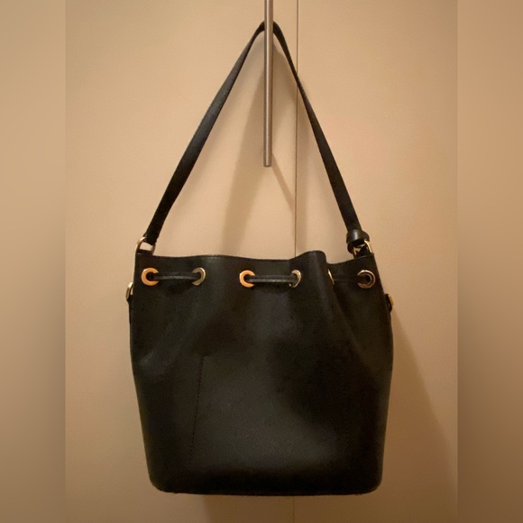 ☺️Sold Locally☺️ Michael Kors Bucket Bag - Picture 14 of 16